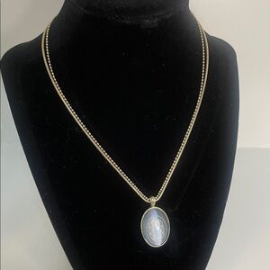 Elegant Gold Tone and Blue Pendant Necklace